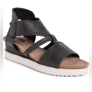 MUK LUKS | Pitch Soprano Flatforms Gray Sandals, NWOT